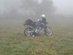 霧とバイク